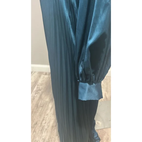 Women's Mac Duggal Teal Pleated Long Sleeve Gown Size 14